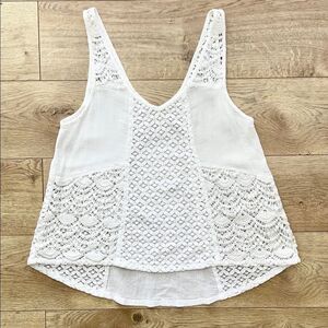 HOLLISTER EXTRA SMALL• size xtra small white lace tank •
